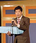 山口　卓 氏