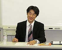 上地　裕之 氏