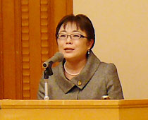 小堀球美子氏