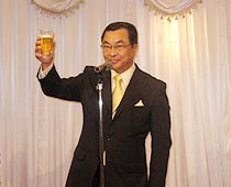 根本　寛 氏