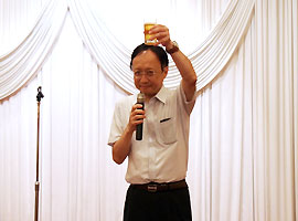 内海　勝統 氏